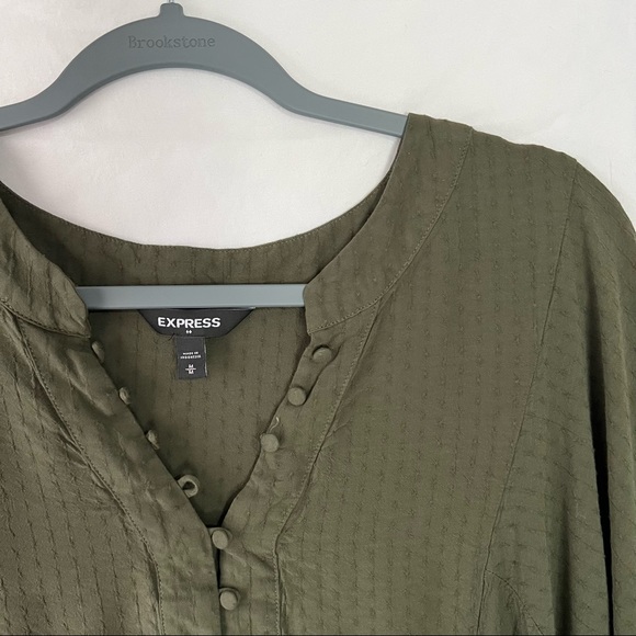 Express Casual Flowy Green Tunic Style Top in Women’s Size Medium - Picture 5 of 5